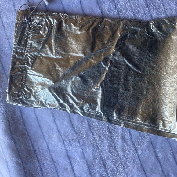 silver pants with spring at the waist and pockets on the sides - Picture 3 of 8